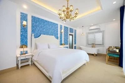 King Room with Balcony — WISELY Hotel